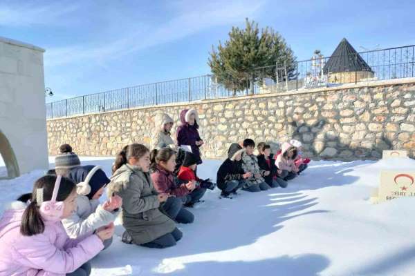 Öğrenciler Bayburtlu şehit Nevzat Kaya'yı dualarla andılar