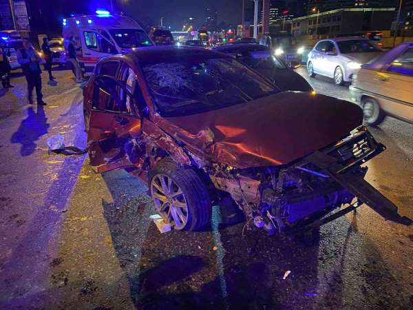 Üsküdar'da 3 araçlı zincirleme kaza: 5 yaralı