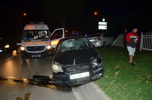 Aynı yönde seyir halindeki otomobillerin kazası demir bariyerlerde son buldu: 3 yaralı - Antalya haber