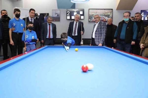 Bilardo şampiyonasının açılışını Başkan Güder gerçekleştirdi