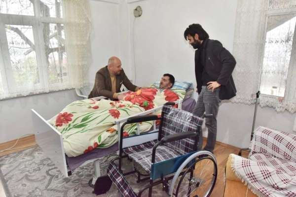 Başkan Togar'dan engellilere tekerlekli sandalye teslimi