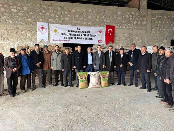 Altıntaş'ta ekili arazileri yangından zarar gören çiftçilere tohum desteği