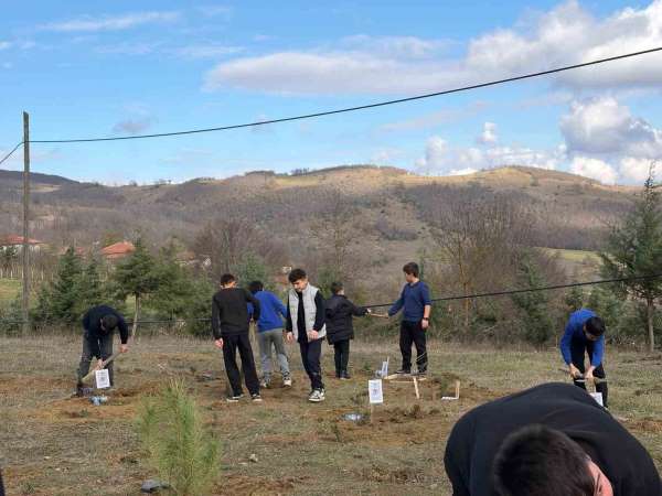 Kavak'ta doğa için fidan, eğitim için kitap desteği