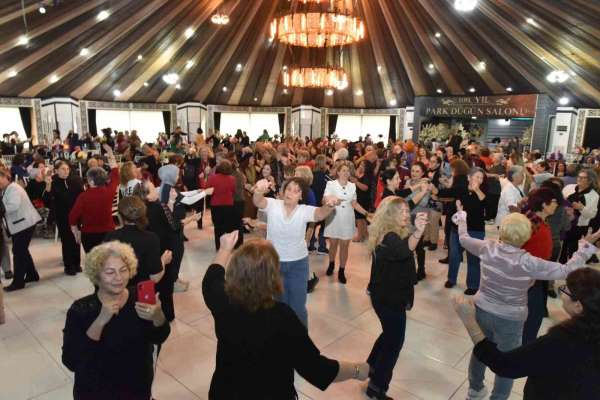 Kepez'den Tazelenme Üniversitesi öğrencilerine kadınlar matinesi