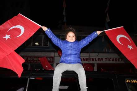 Giresun'da bir yanda 'Cumhur İttifakı' bir yanda 'Millet İttifakı' seviniyor 