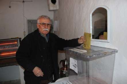 Türkiye'nin en küçük mahallesi sandık başına gitti 