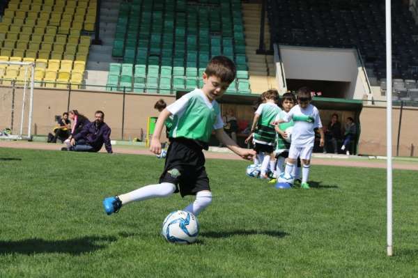 Akhisar Belediyesinde yaz spor okulu kayıtları başladı 