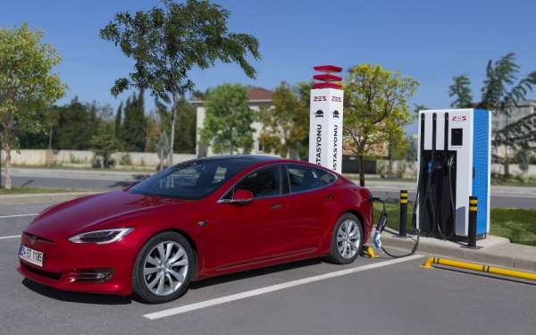 Hibrit ve elektrikli otomobiller trafikte yoğunlaşıyor 