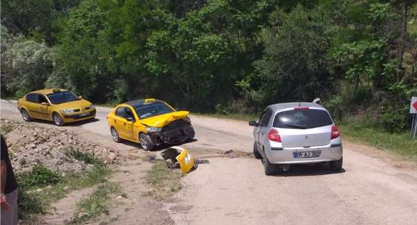 Amasya'da iki otomobil çarpıştı: 7 yaralı 