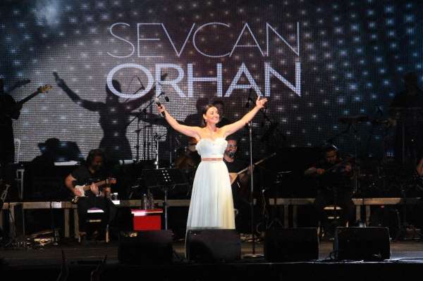 Konya'da Göl Festivali'nde Sevcan Orhan ve Hilmi Şahballı konseri 