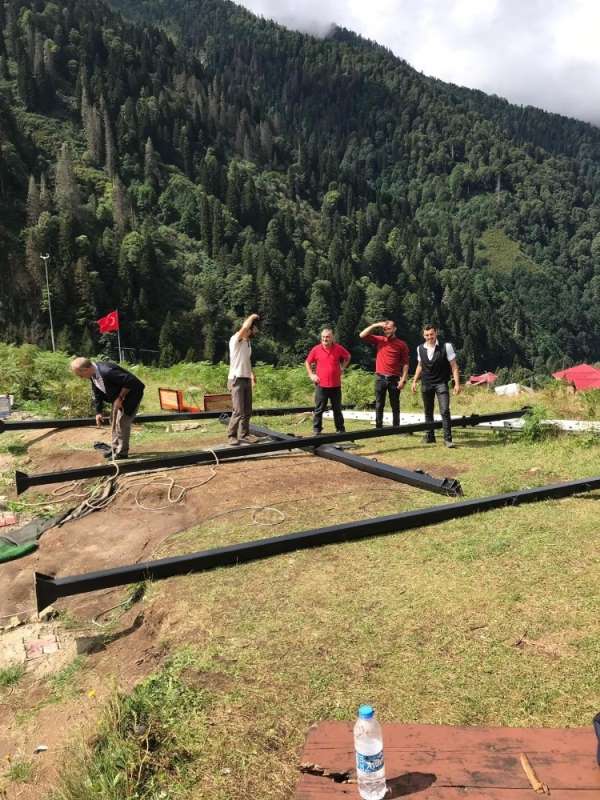 Ayder'de tepkilere neden olan salıncaklar sökülmeye başlandı