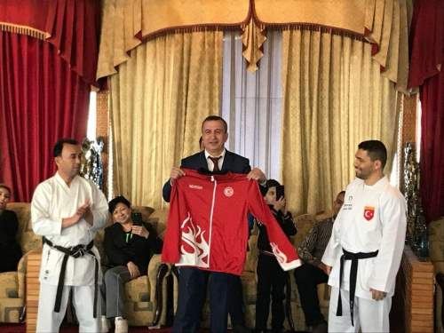Türk karate antrenöründen Özbekistan'da masterclass
