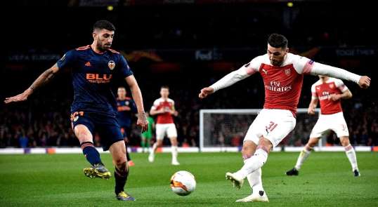 Arsenal, finale göz kırptı