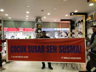 Derbi maçı öncesinde anlanlı pankart 
