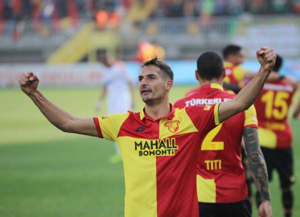 Göztepe'de milli futbolcuların performansı sevindirdi 