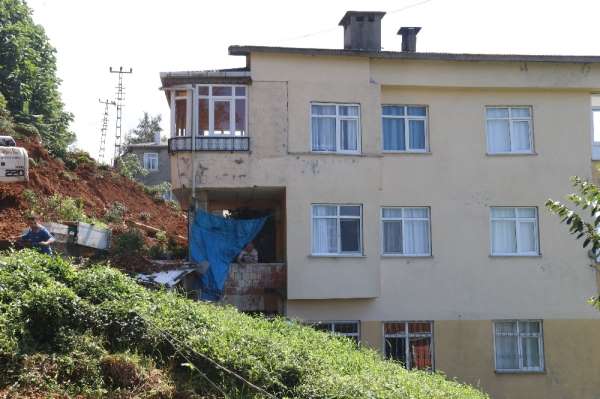 Rize'nin Derepazarı ilçesinde dün yaşanan selin yaraları sarılıyor 