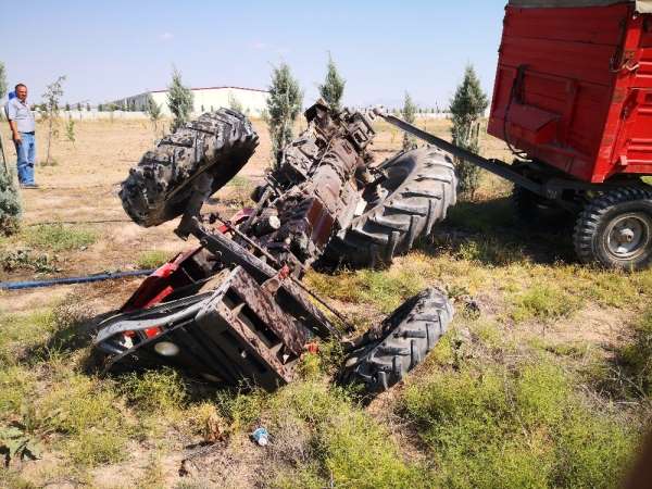 Aksaray'da tır traktöre çarptı: 2 yaralı 