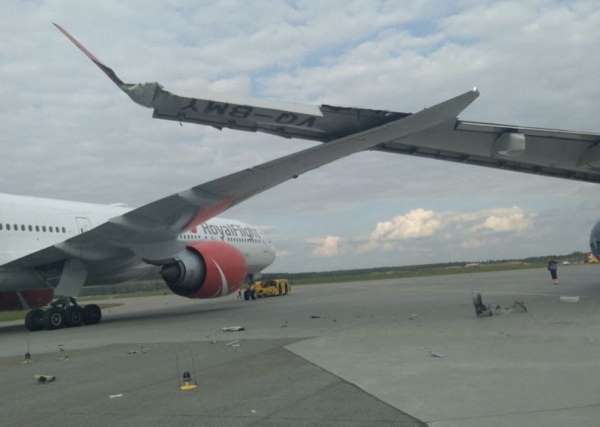 Moskova'da 2 uçağın kanatları birbirine çarptı 