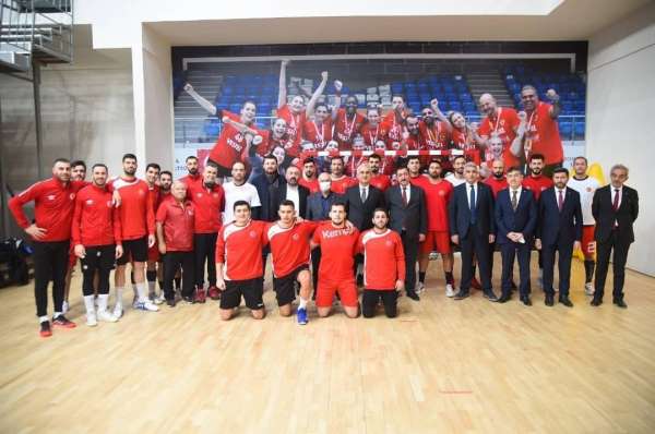 Başkan Vidinlioğlu'ndan A Milli Hentbol Takımına baklava ikramı - Kastamonu haber