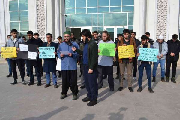 Yalova Üniversitesi öğrencileri, Cihad Kısa'yı protesto etti - Yalova haber
