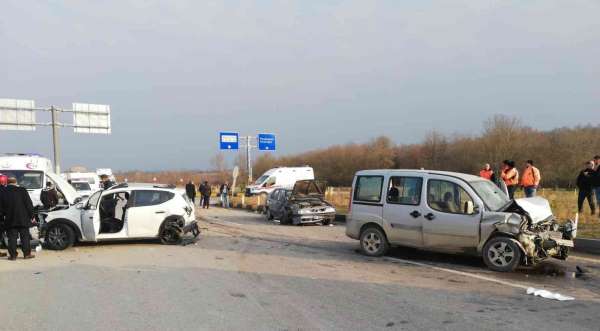 Aniden Yola çıkınca Zincirleme Kazaya Neden Oldu: 6 Yaralı - Samsun Son ...