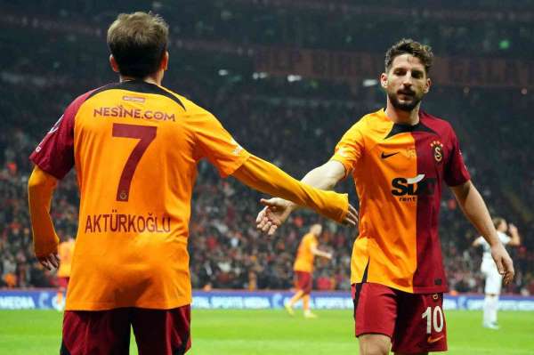 Galatasaray'da sınırdaki futbolcular kart görmedi