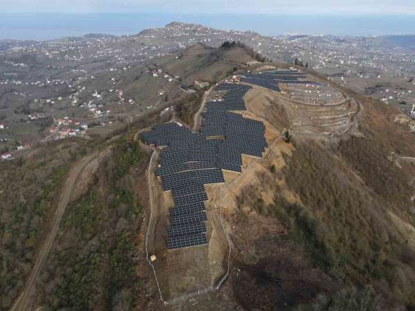 Doğu Karadeniz'in yüksek tepeleri güneş enerji santralleri ile kaplanıyor