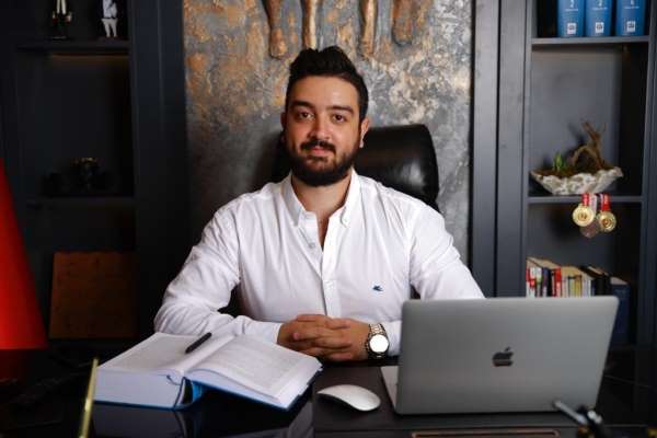 Ece Ronay'ın eski eşine tazyik hapsi verildi