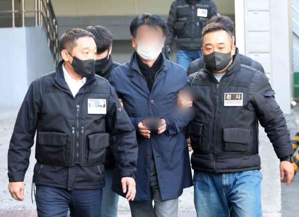 Güney Kore'de boynundan bıçaklanan ana muhalefet lideri yoğun bakımdan çıktı