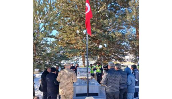 Bayburtlu şehit Çağlayan Irmak kabri başında dualarla anıldı