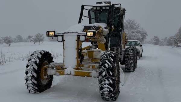 Amasya'da kardan kapalı köy yolu kalmadı: 180 köy yolu ulaşıma açıldı
