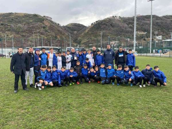 Diyarbakırlı genç futbolcular Trabzon'da şampiyon oldu