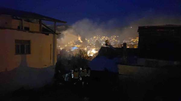 Tokat'ta çatı yangını büyümeden söndürüldü