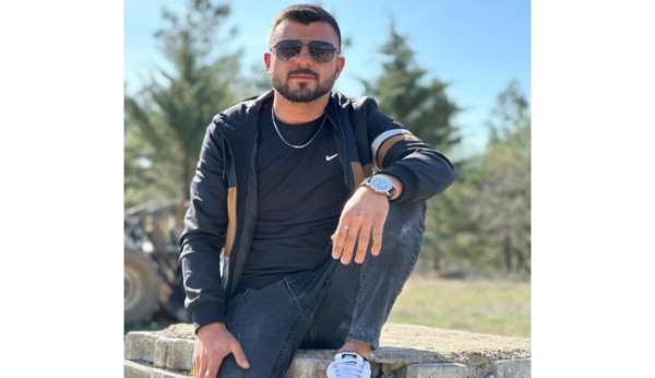 Öldürülen genç aldığı iki bıçak darbesine karşı tarafın peşinden gitti