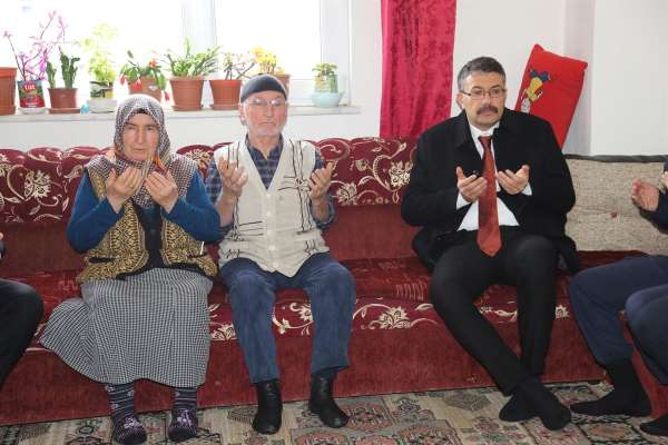 Vali Ali Çelik, evi yanan şehit ailesini ziyaret etti - Kütahya haber