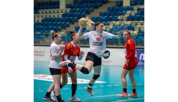 A Milli Kadın Hentbol Takımı, Kuzey Makedonya'yı 31-30 yendi