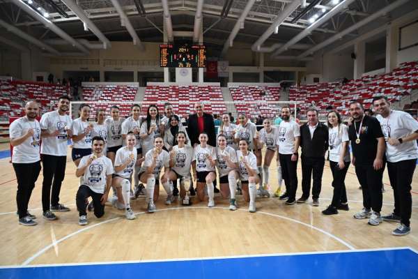 'Bizim Kızlar' artık 1. ligde, Şampiyonluk Kupası Bozüyük'ün oldu