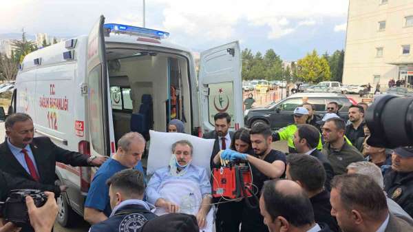 Trafik kazası geçiren BBP Genel Başkanı Mustafa Destici Tokat'a sevk edildi