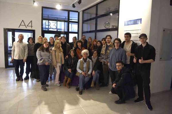 Anadolu Üniversitesi GSF Grafik Sanatlar Bölümü öğrencilerinden 'Gördüğün Gibi' karma sergisi