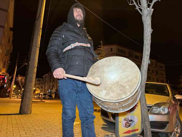 Bolu'da 20 yıllık davulcudan gençlere ek iş tavsiyesi: '40-50 bin lira kazanırlar'