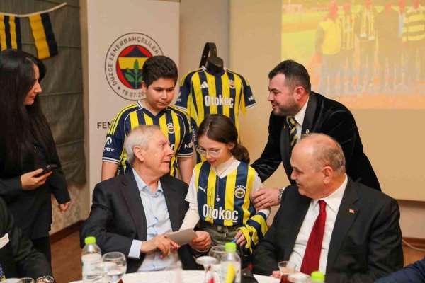 Aziz Yıldırım iftarını Düzce Fenerbahçeliler ile yaptı