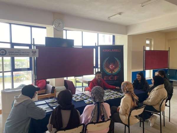 Babaeski'de üniversite öğrencilerine terörle mücadele bilgilendirmesi