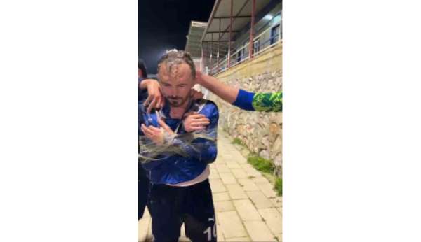 Takım arkadaşlarını koli bandıyla bağlayıp sirkeyle yıkadılar