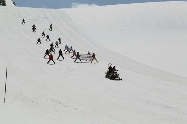Hakkari'de 'Valilik Kupası Kayak Yarışması' düzenlendi