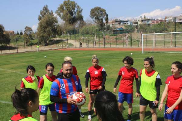 Hasan Şaş'tan kadın futbolculara teknik direktörlük sözü