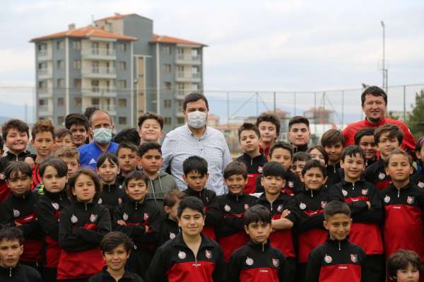 Mehmet Çakın, Uşaklı genç futbolcularla bir araya geldi