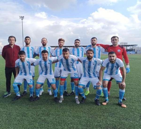 Eğil Gençlikspor 16 maçın tamamını kazanarak Play-Off'a kaldı - Diyarbakır haber