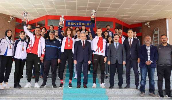 Rektör Özaydın'dan başarılı sporculara GAÜN Sporium'a ücretsiz üyelik - Gaziantep haber