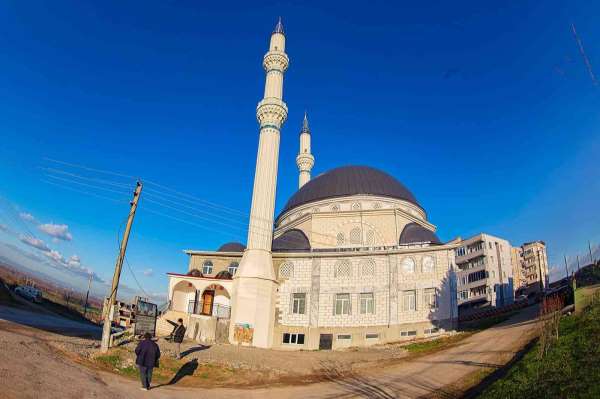 Şehitler Camisi ibadete açıldı