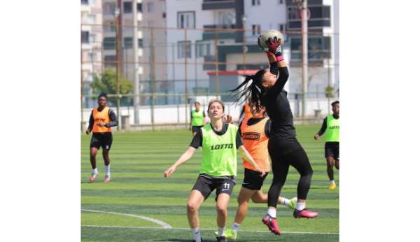 Amedspor Kadın Futbol Takımı, play-off hazırlıklarına başladı